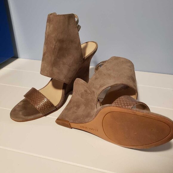 NINE WEST GREY WEDGE SANDAL SIZE 9 - Picture 3 of 5